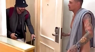 Vizinho tarado bateu na porta errada e acaba ganhando leitinho ,vídeo completo ungenerous red…