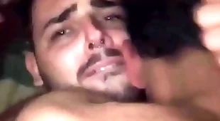 Pau grande comendo rabudo