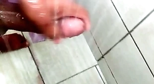 Coroa mim pegou no fraga batendo punheita