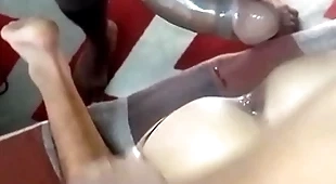 Branquinho virou uma puta submissa quando o brocador meteu os 22cm de rola preta no cú dele. ( completo no peppery )