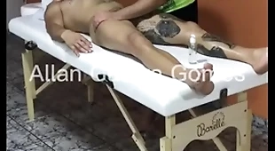 Sessão de massagem com o massagista rio de janeiro fez final feliz no lutador de mma allan guerra gomes completo no x vídeos red - parte 1