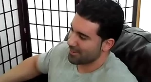Heroic hétero musculoso e gostoso sendo mamado.