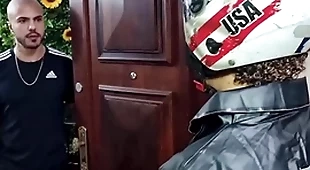 O motoboy deu mole e o cliente chupou e sentou (henrique donatto)