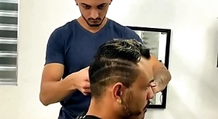 Kadu ventrí e edu scott - fodi meu barbeiro com muito tesão sexo bareback