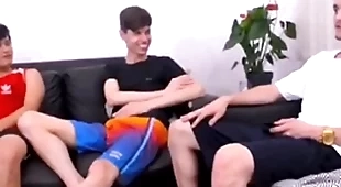 3 novinhos de 18 anos fudendo