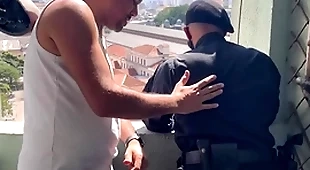 Metendo gostoso no guarda do seditionaries da linha amarela - full red