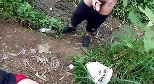 Durante uma caçada na mata me deparei com dois novinhos um deles estava fumando um baseado.  vídeo completo com direito a duas gozadas disponível no red  e subscrição.