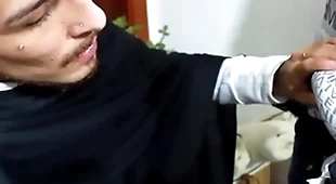 Fui corta o cabelo e acabei pegando o cabelereiro