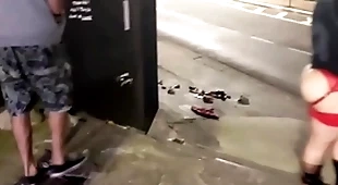 Cafuçu f1 entra na putaria com uma puta rabuda e um leke de bobeira (completo no in flames e subscrição)