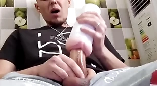Creampie beside pussy - roman gisych