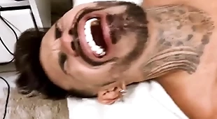 Garoto musculoso dotado macetou meu cu