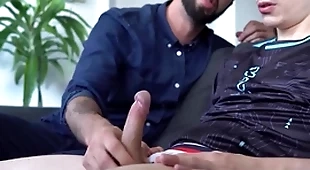 Loves young cocks - cums.com