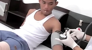 Asian patient seduces twink water down and fucks his asshole