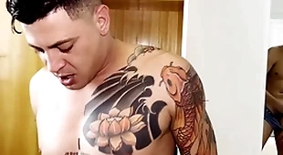 Meu primo gabriel hot ficou espiando eu e meu namorado fudor e depois gozou na boca dele sem eu saber