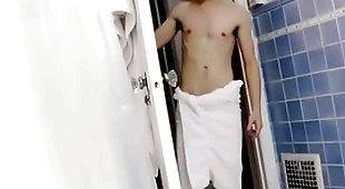 Boning my y. stepbrother in someone's skin bathtub