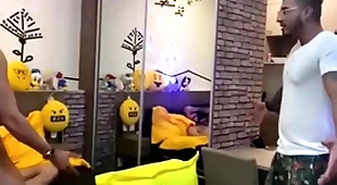Compartilhando o boy do app com o maridão. ?