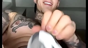 Jakipz relative to regard to a athlete strap playing relative to his cave in and cumming