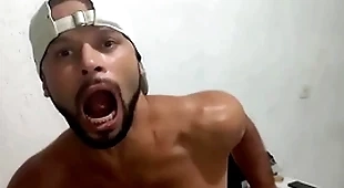 Quer vê não te esquecer, enfia a mão no cu dele e faz ele gritar