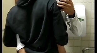 Enchendo a boca do hétero curioso de porra.