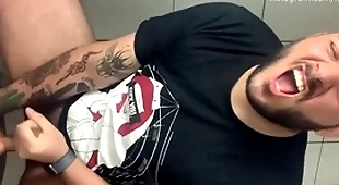 Ativo sofrendo com consolo imenso no cu - instagram: lucioserrat